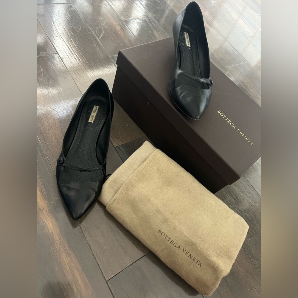 Bottega Veneta leather pointed toe kitten heel